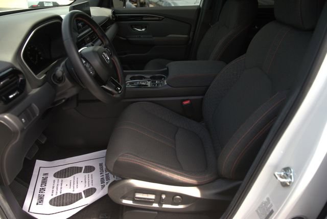 Used 2025 Honda Pilot Sport image 9
