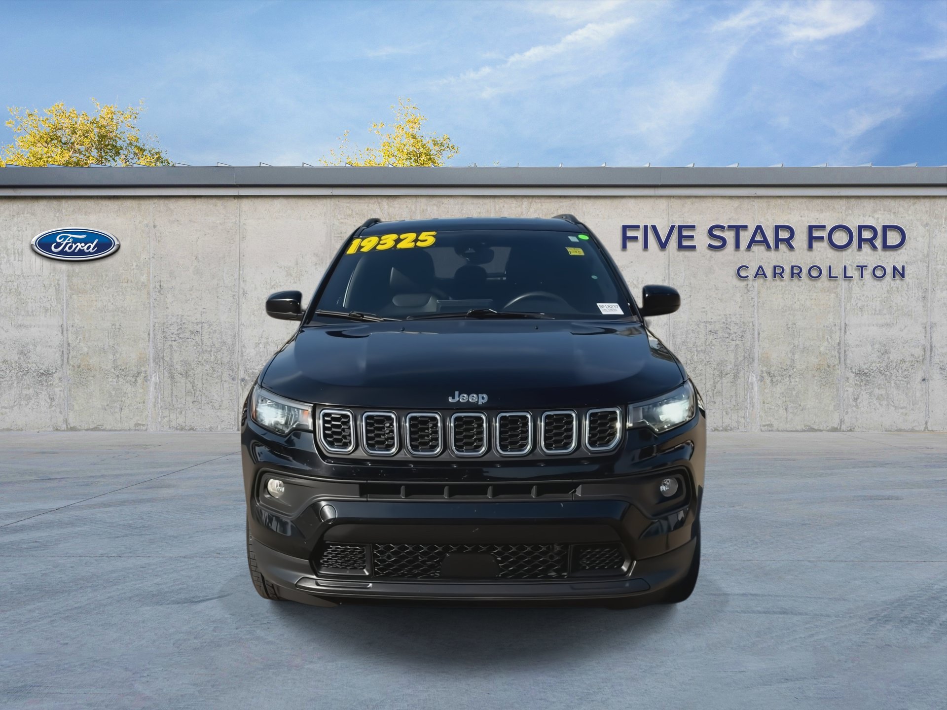 Used 2024 Jeep Compass Latitude AWD/4WD image 3