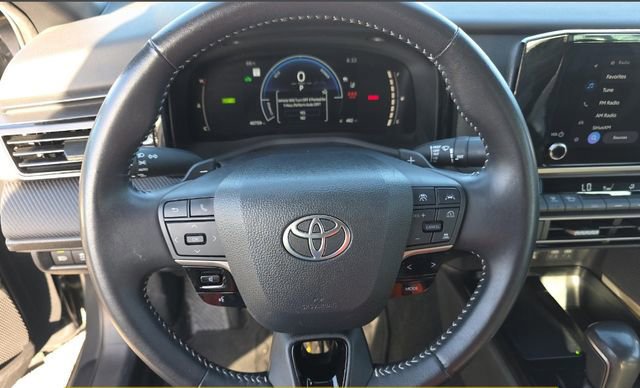 Used 2025 Toyota Camry SE FWD image 5