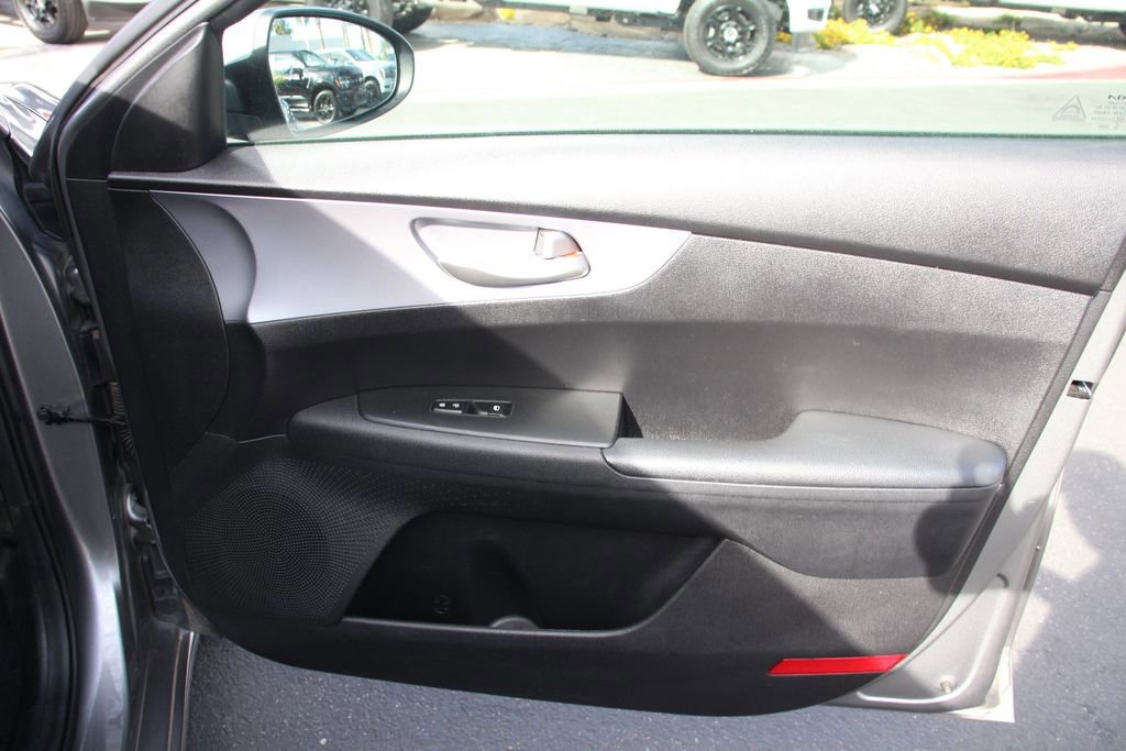 Used 2022 Kia Forte LXS FWD image 28