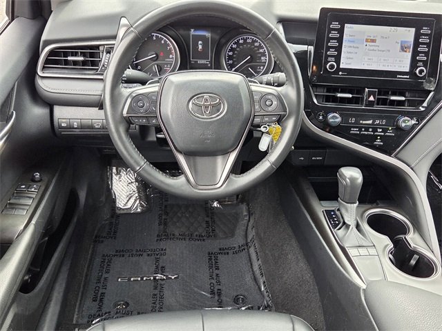 Used 2024 Toyota Camry SE image 11