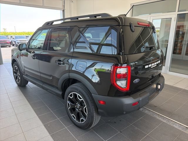 Certified 2025 Ford Bronco Sport Outer Banks w/ Outer Banks Tech Package+ AWD/4WD image 3