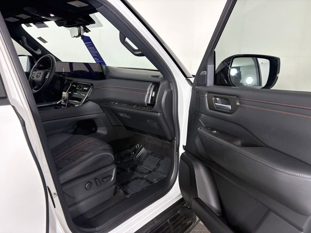 Used 2025 Nissan Armada PRO-4X image 39