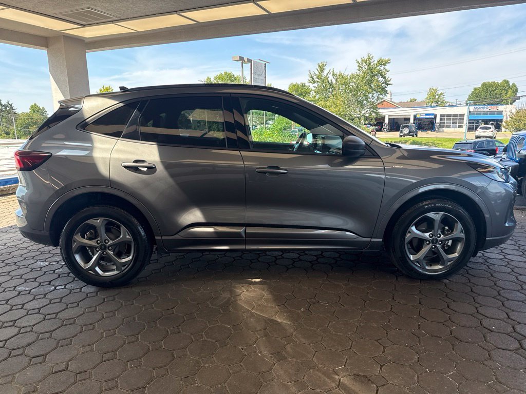 Certified 2023 Ford Escape ST-Line w/ Tech Pack #1 AWD/4WD image 5