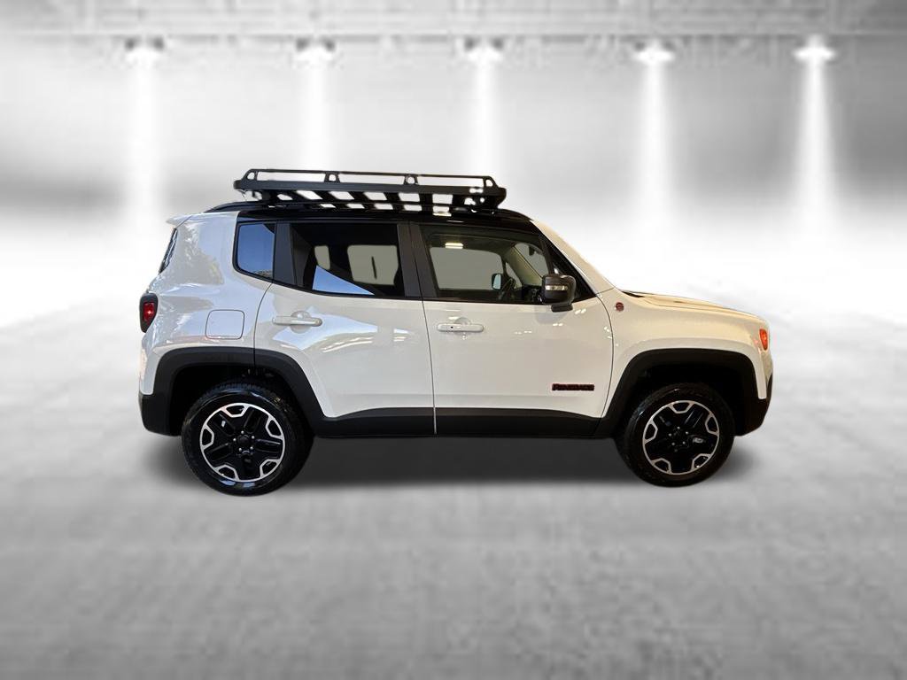Used 2017 Jeep Renegade Trailhawk AWD/4WD image 3