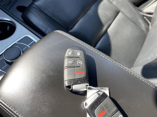 Used 2020 Jeep Grand Cherokee Limited AWD/4WD image 39