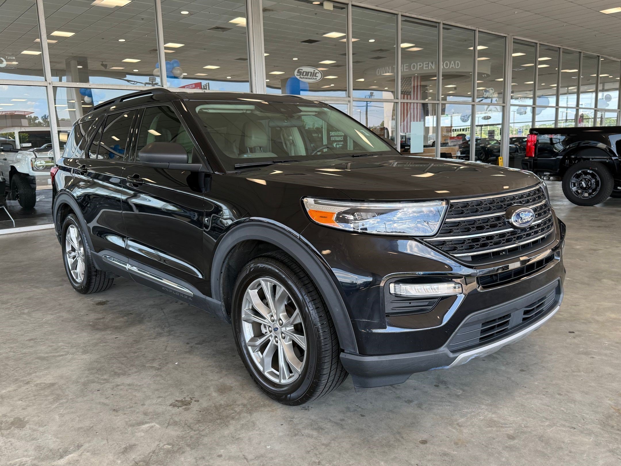 Certified 2020 Ford Explorer XLT w/ Equipment Group 202A RWD image 7