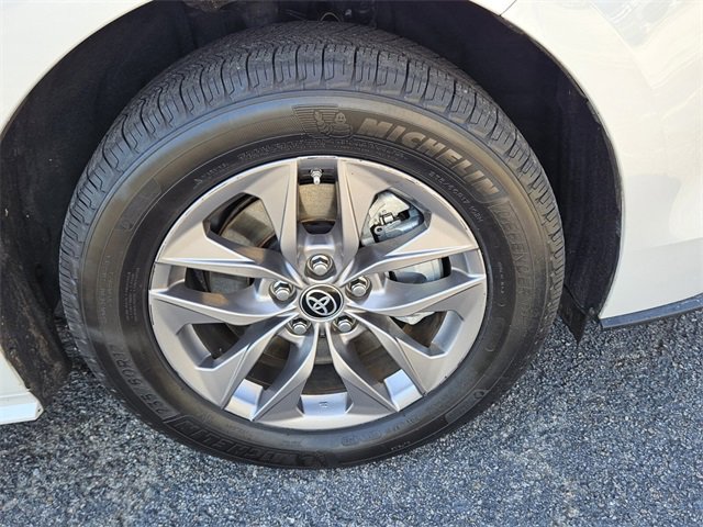 Used 2023 Toyota Sienna XLE image 9