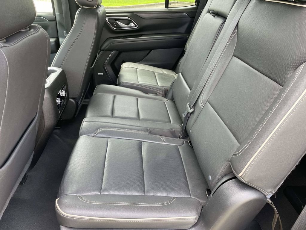 Used 2023 GMC Yukon SLT AWD/4WD image 12