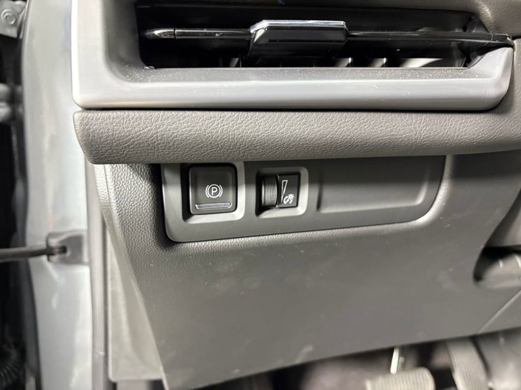 Used 2024 Cadillac XT4 Premium Luxury image 14