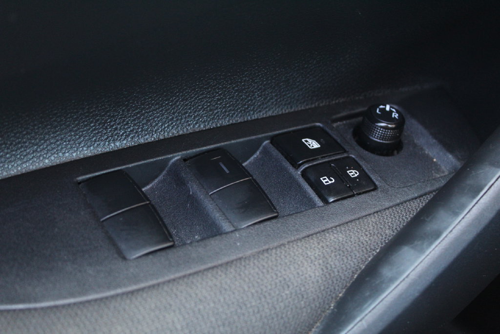 Used 2025 Toyota Corolla LE FWD image 24