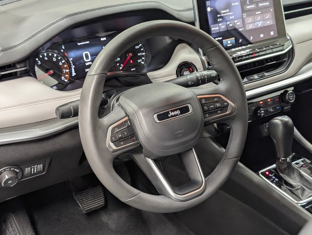 Used 2025 Jeep Compass Limited AWD/4WD image 10