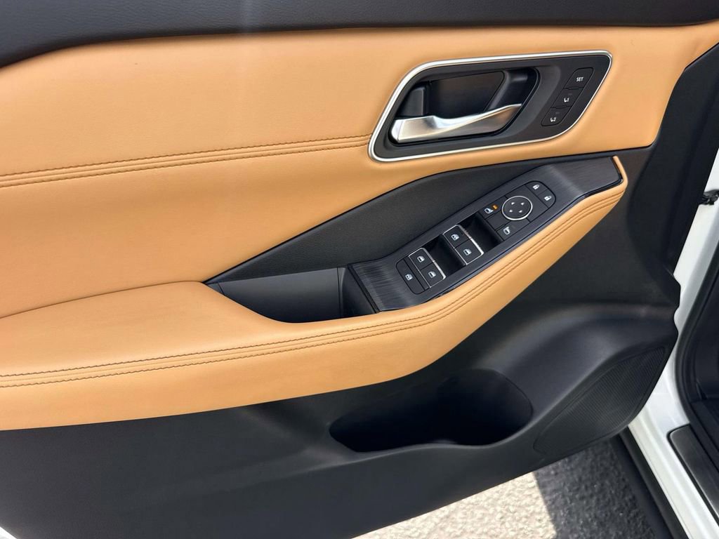 Used 2023 Nissan Rogue Platinum w/ Platinum Premium Package image 22