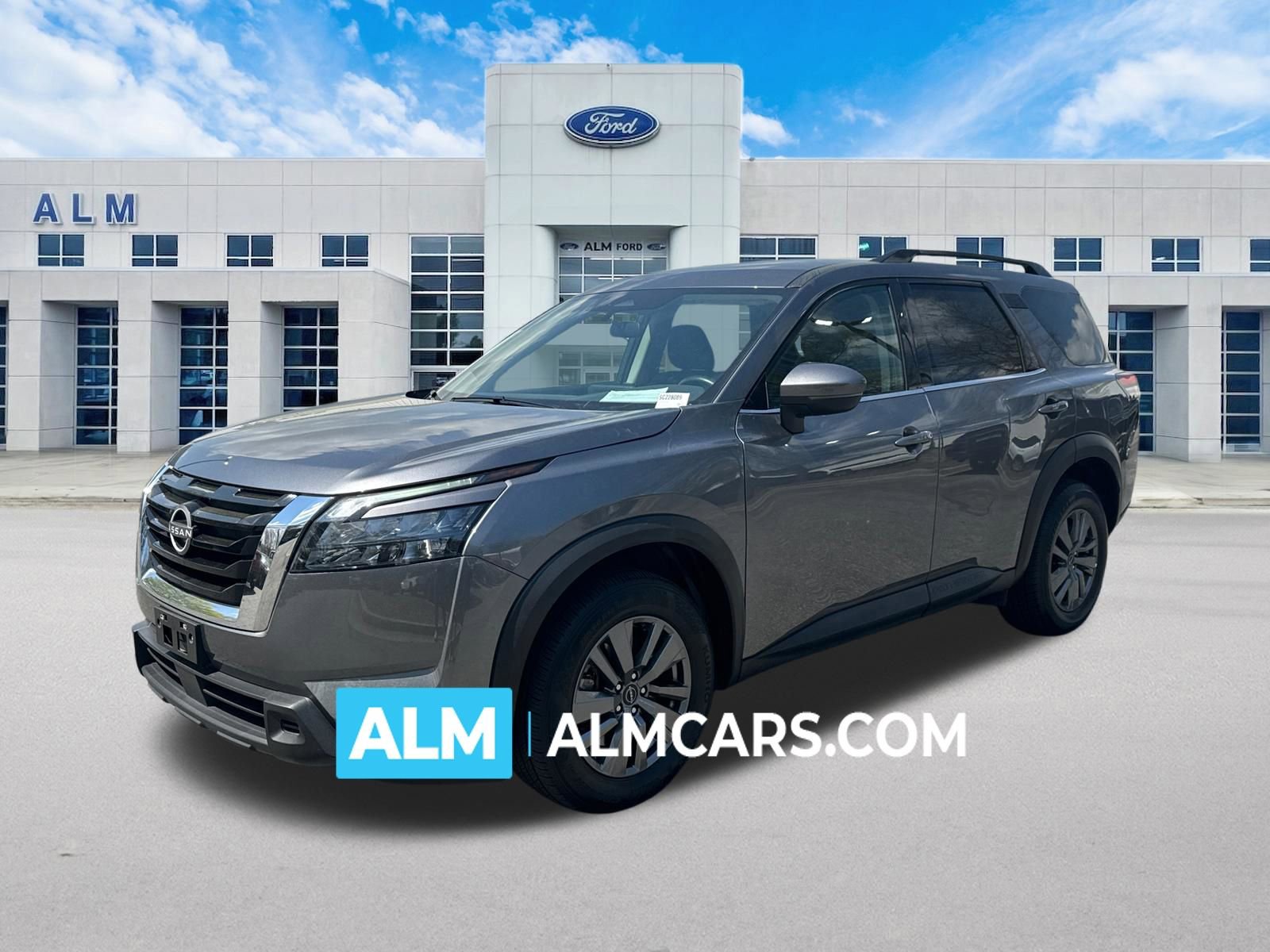 Used 2025 Nissan Pathfinder SV image 1