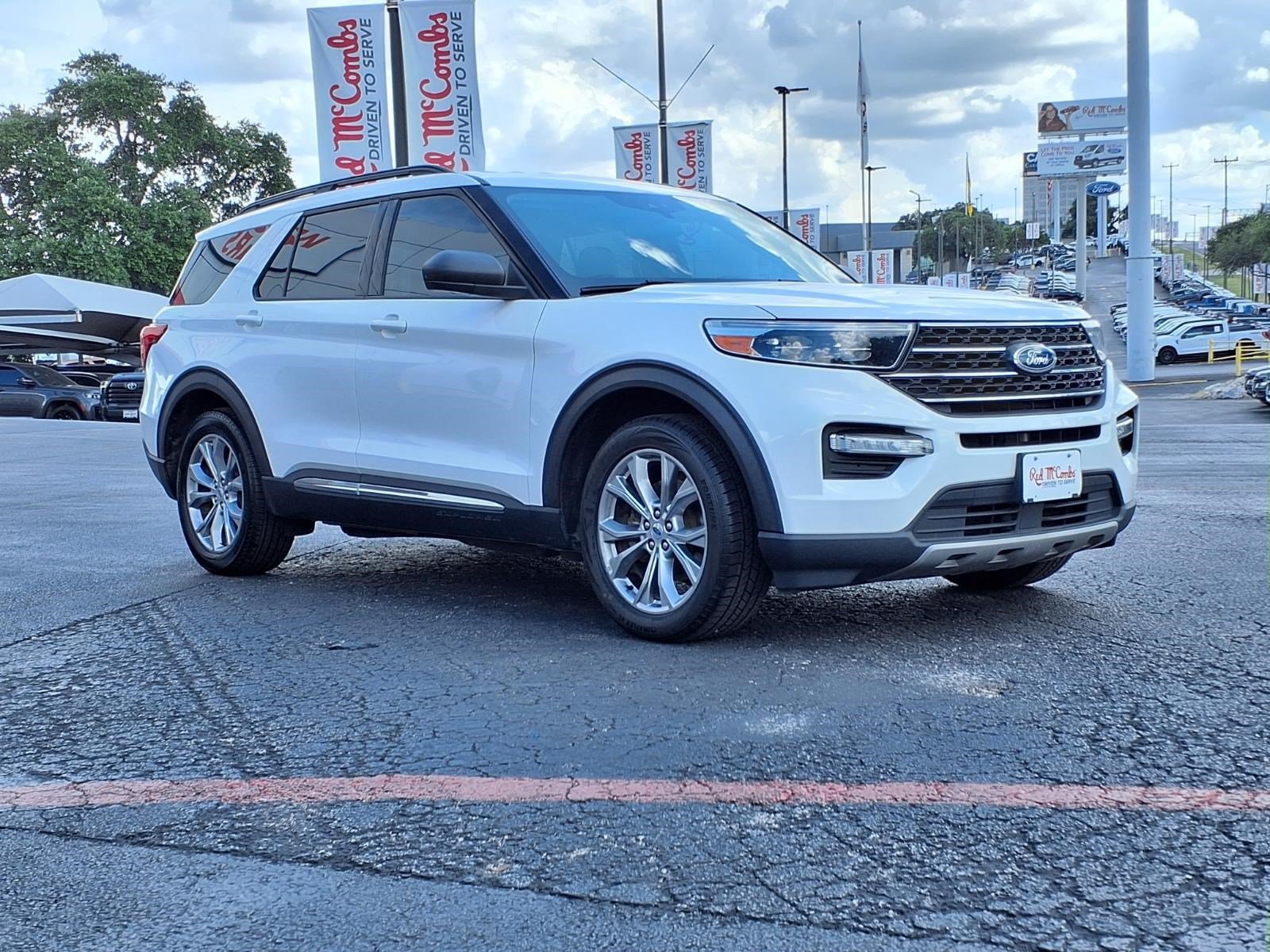 Certified 2023 Ford Explorer XLT w/ Equipment Group 202A RWD image 4