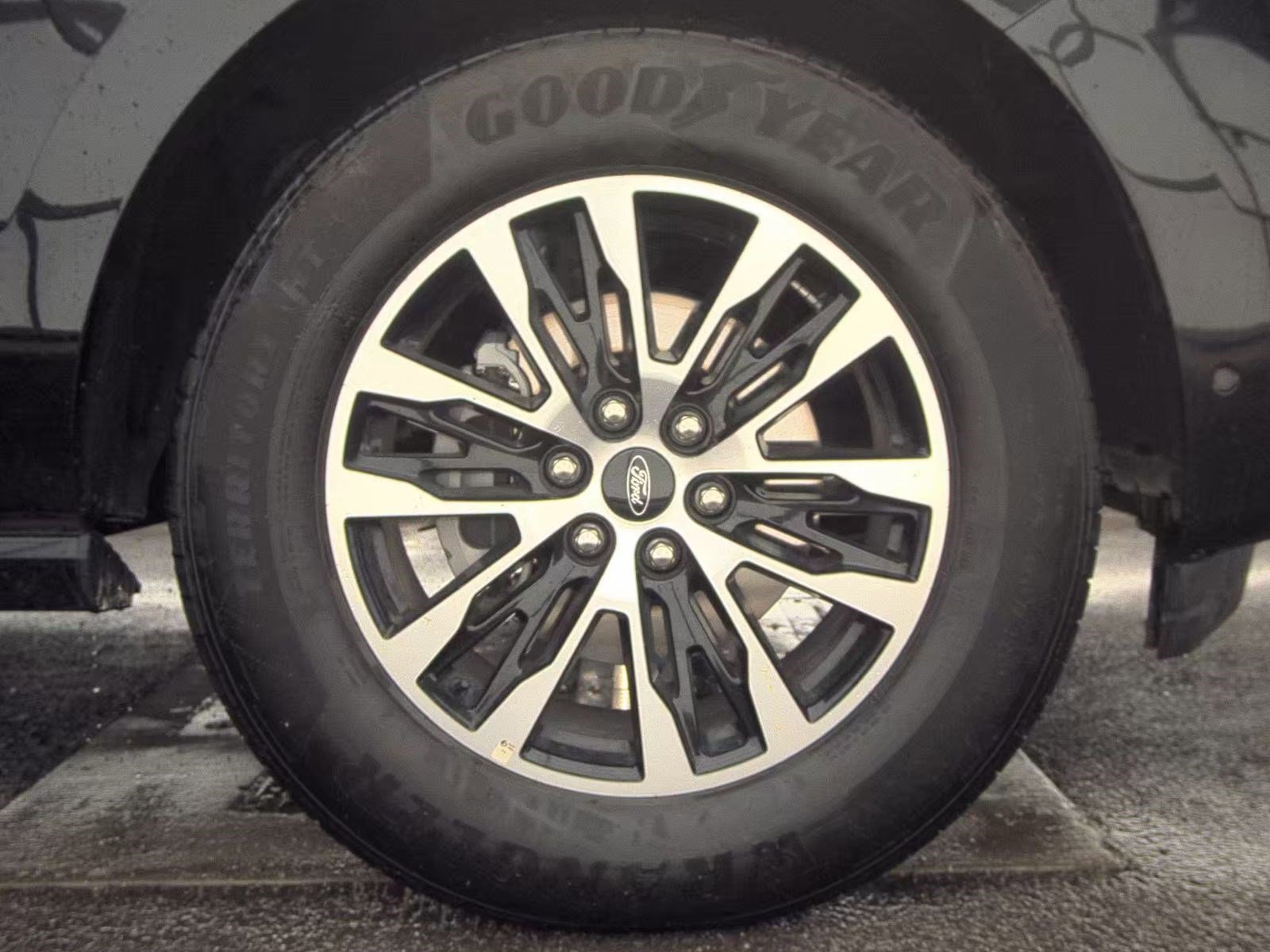 Certified 2025 Ford Expedition Max Platinum image 9