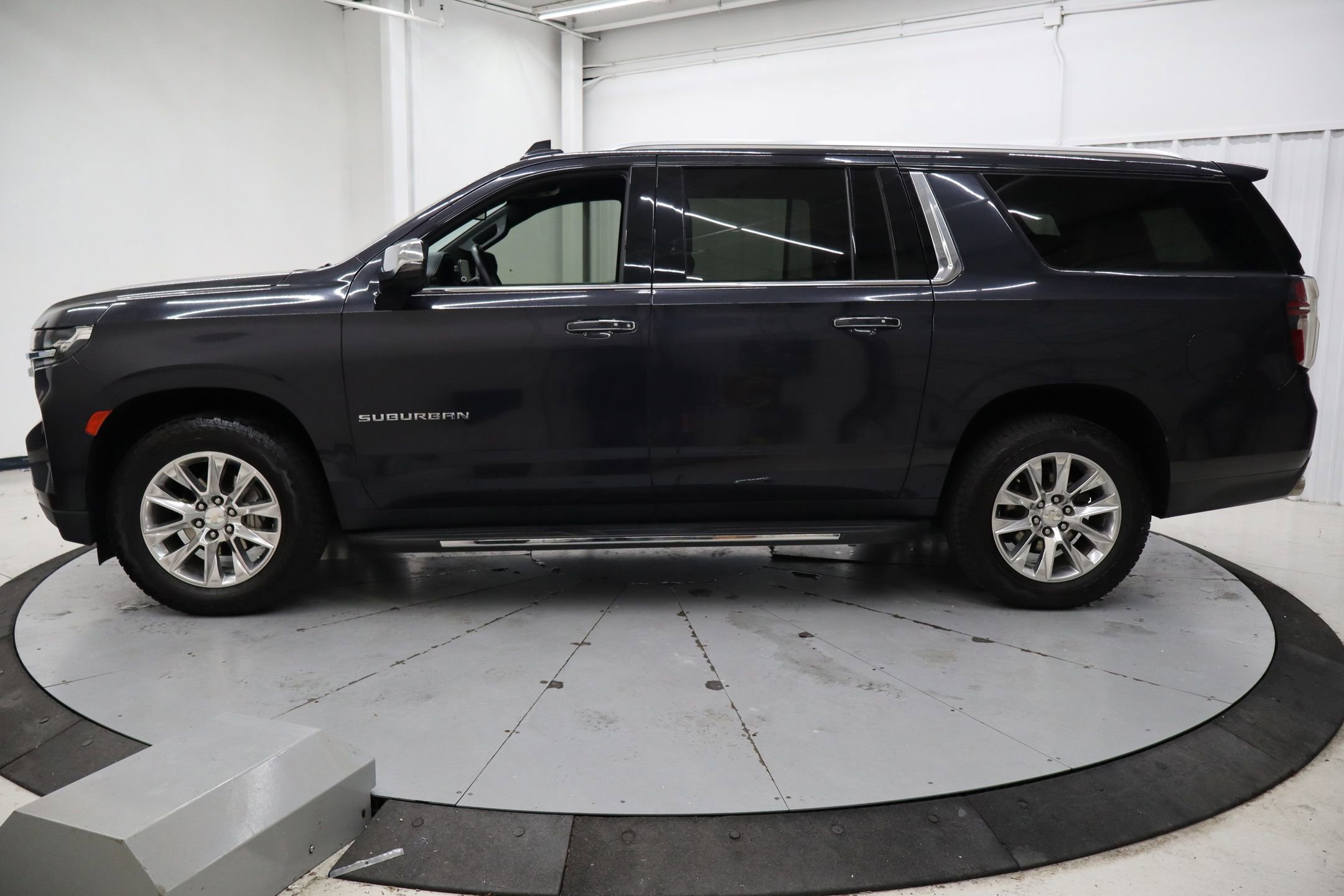 Used 2022 Chevrolet Suburban Premier image 4