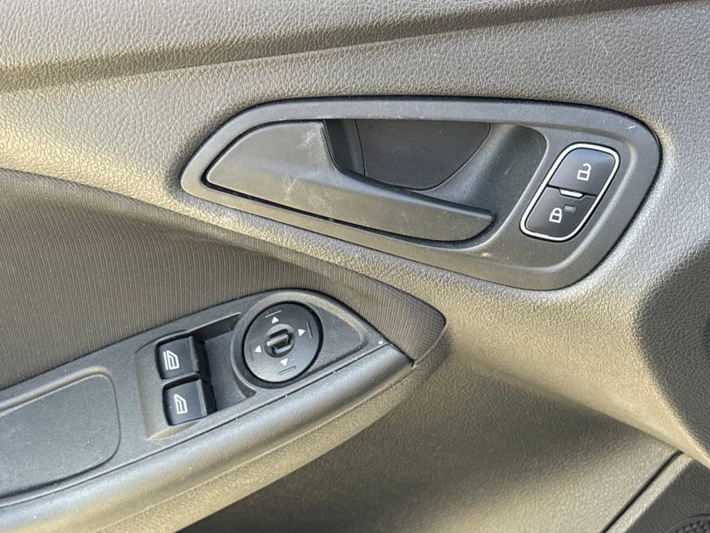 Certified 2017 Ford Focus S image 16
