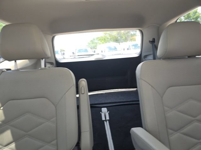 Used 2024 Volkswagen Atlas SE w/ Panoramic Sunroof Package FWD image 18