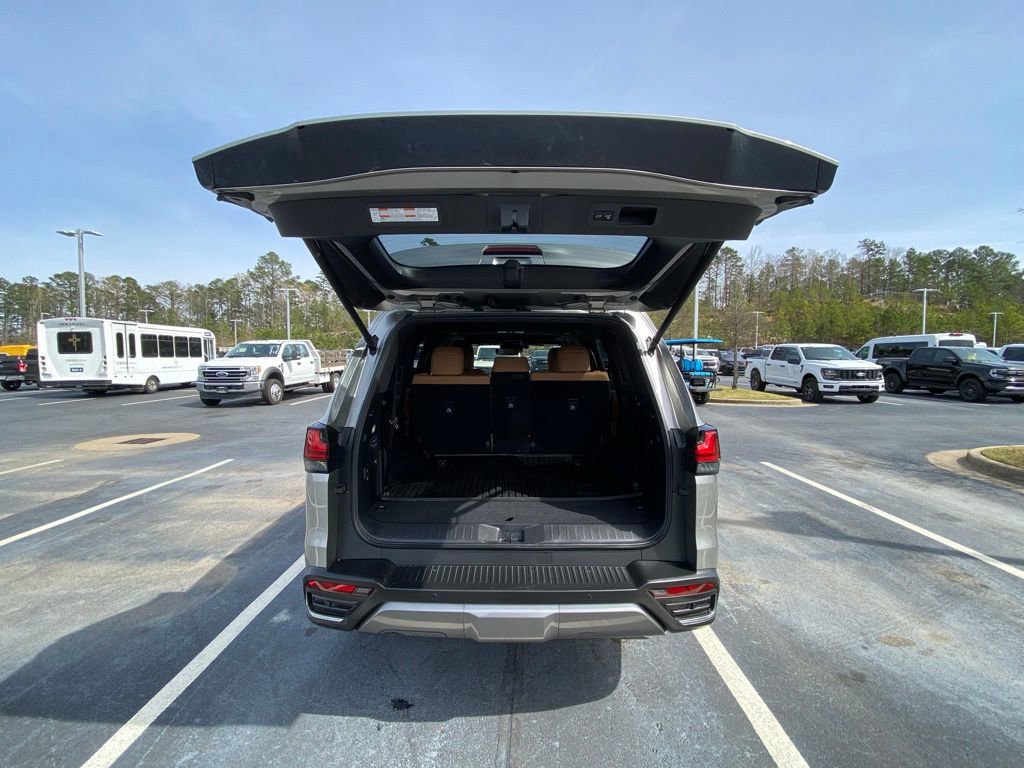 Used 2025 Lexus LX 600 4WD w/ Accessory Package (2T) image 28