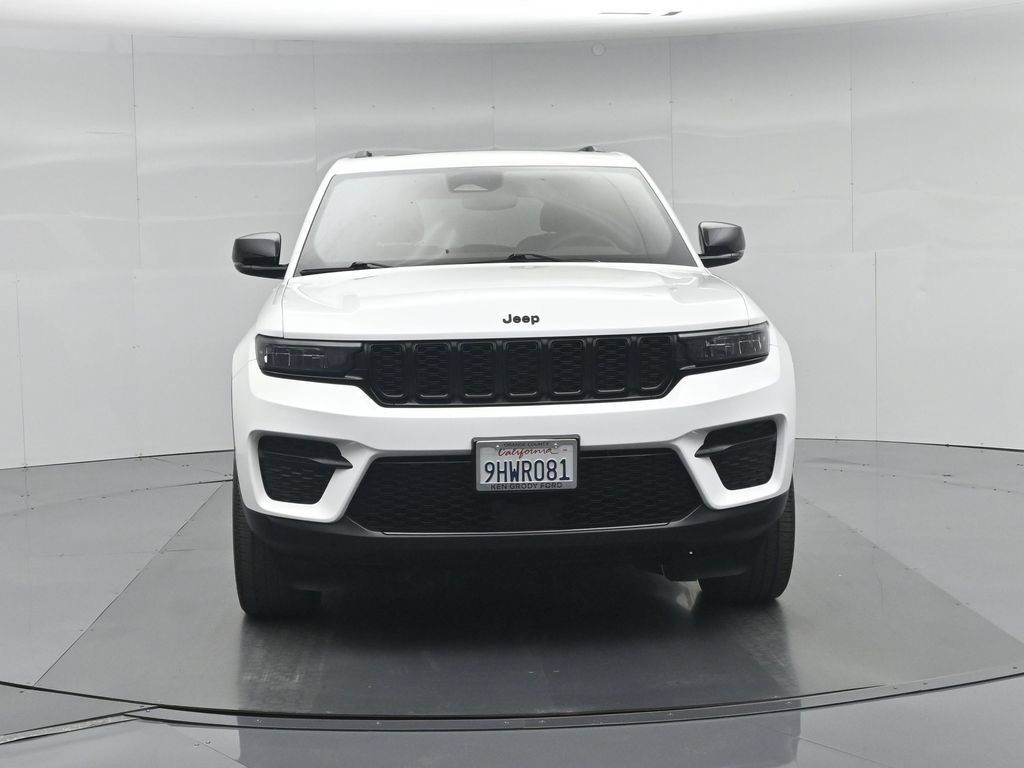 Used 2023 Jeep Grand Cherokee Altitude AWD/4WD image 27