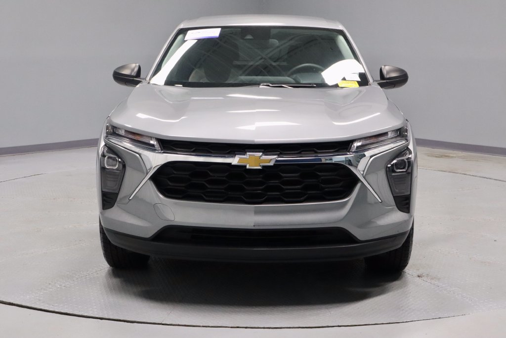 Used 2025 Chevrolet Trax LS FWD image 6