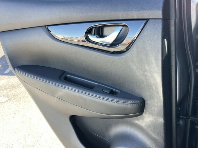 Used 2022 Nissan Rogue Sport SV w/ Technology Package image 17