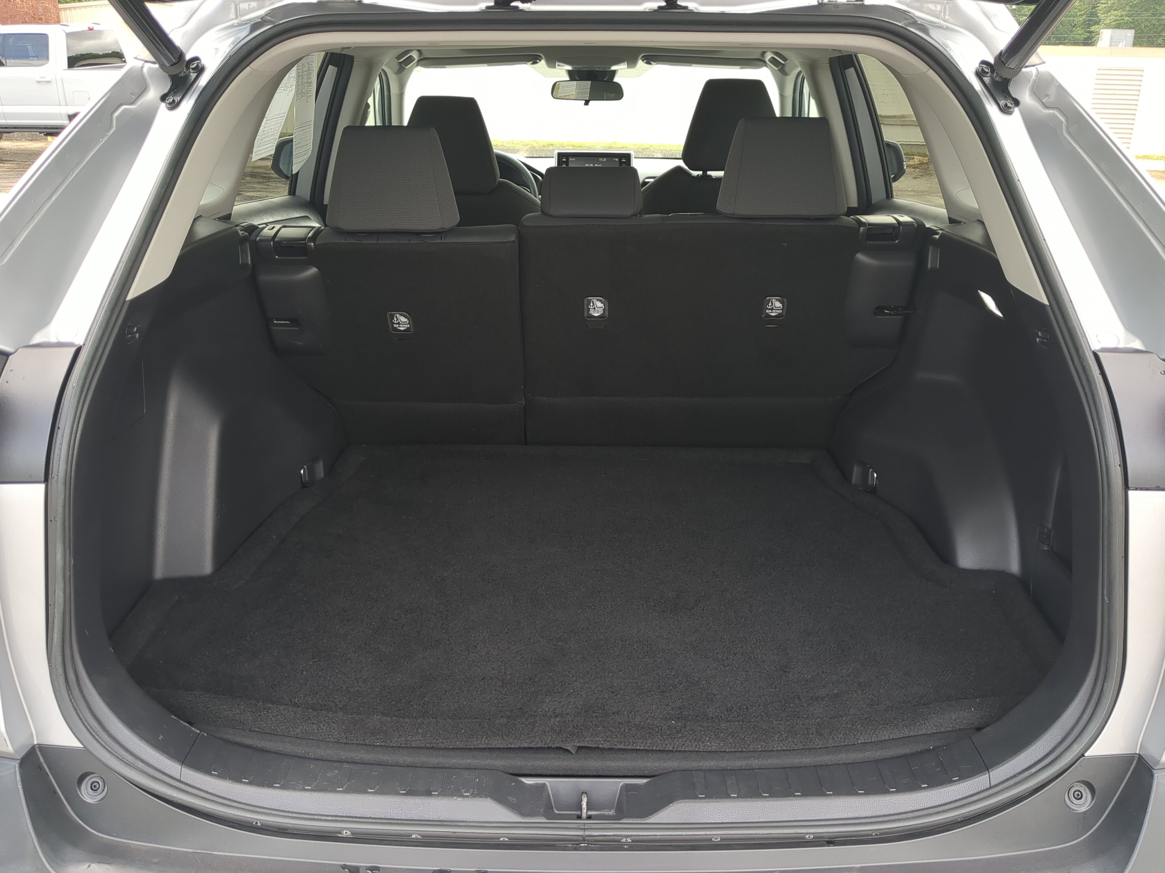 Used 2021 Toyota RAV4 XLE w/ Convenience Package FWD image 11