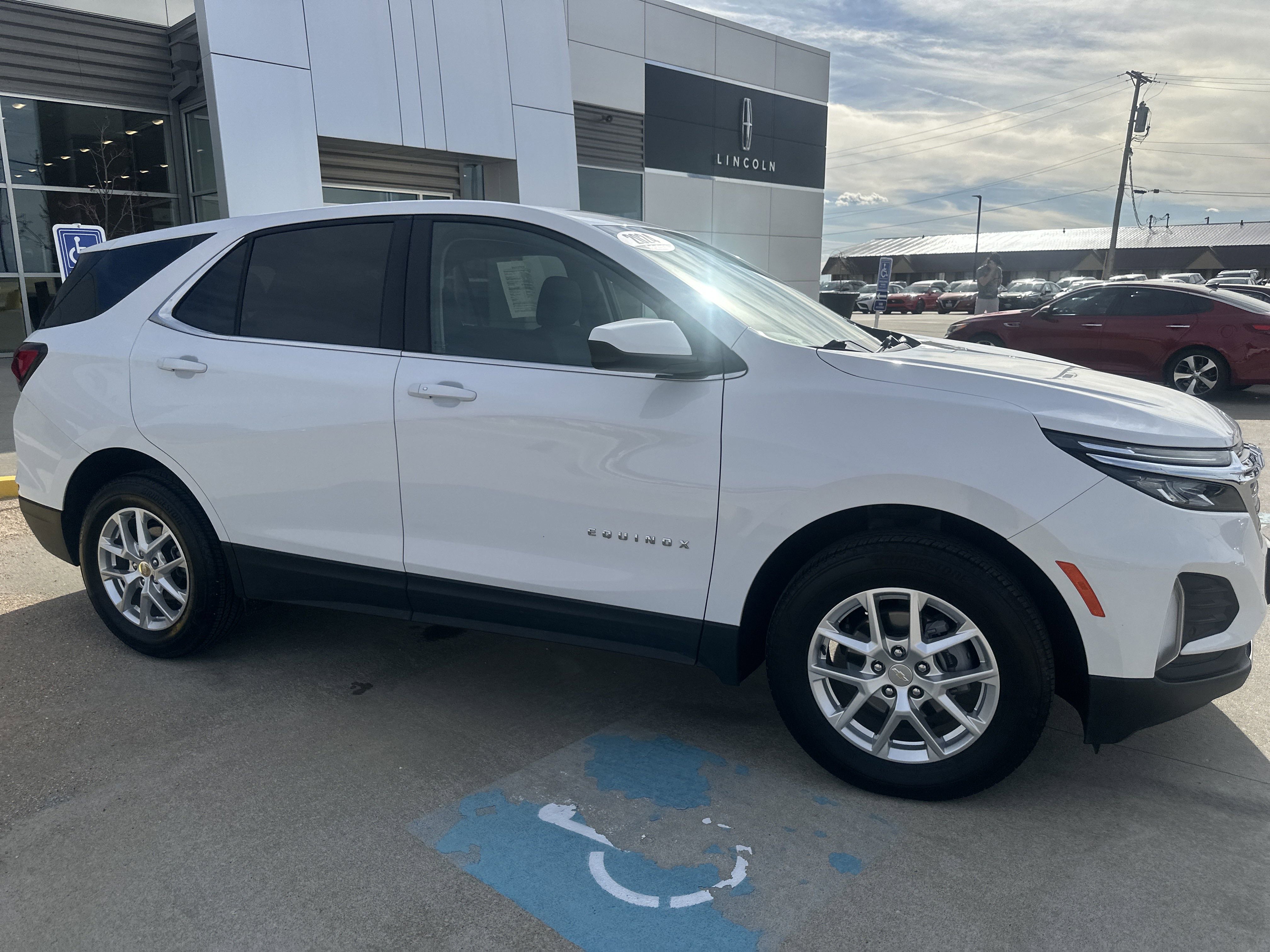 Used 2024 Chevrolet Equinox LT image 2