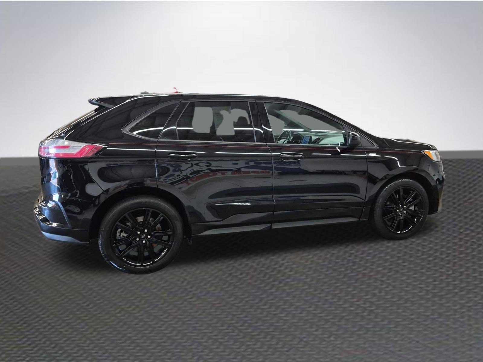 Certified 2022 Ford Edge ST-Line AWD/4WD image 4