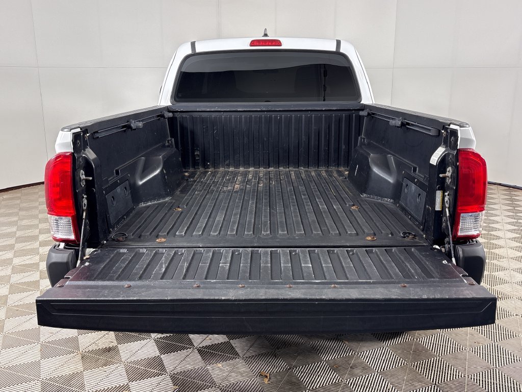 Used 2017 Toyota Tacoma SR AWD/4WD image 18
