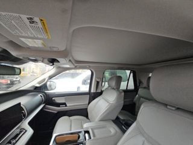 Certified 2025 Ford Expedition Active AWD/4WD image 11
