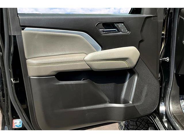 Used 2025 Chevrolet Colorado ZR2 w/ Technology Package AWD/4WD image 23