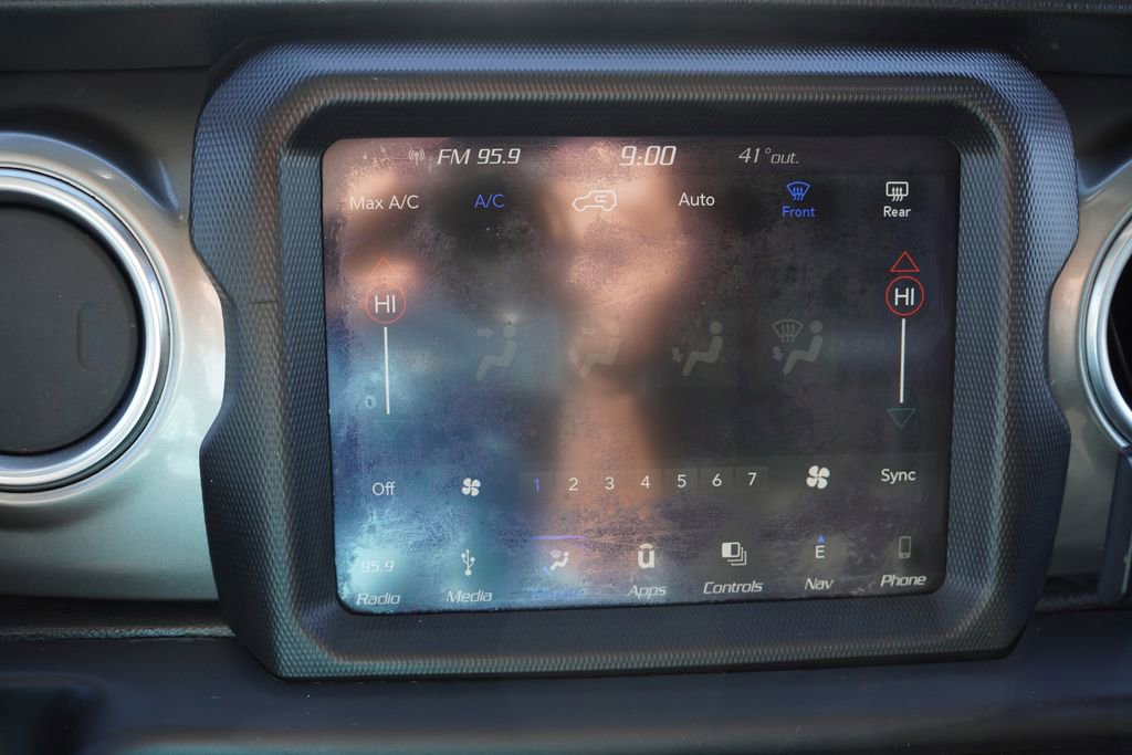 Used 2019 Jeep Wrangler Unlimited Sahara w/ Uconnect 4C Nav & Sound Group AWD/4WD image 24