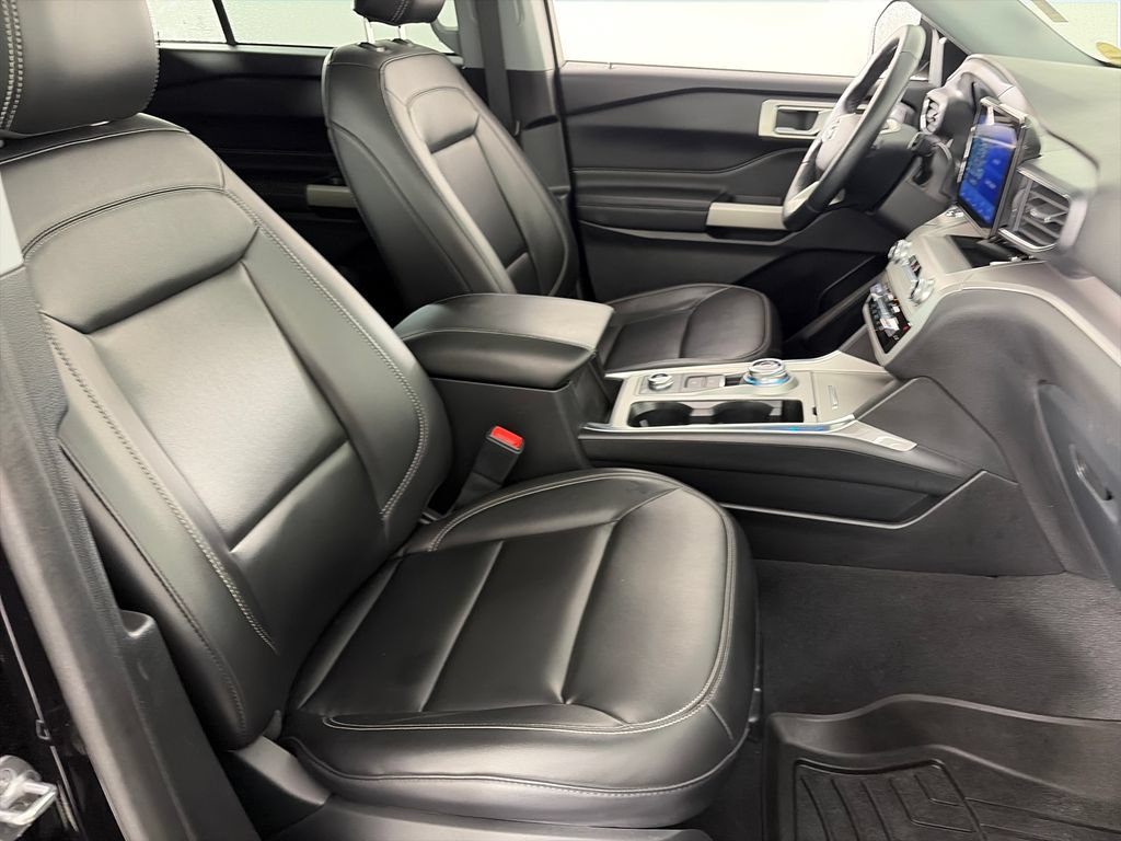 Certified 2023 Ford Explorer XLT w/ Equipment Group 202A AWD/4WD image 31