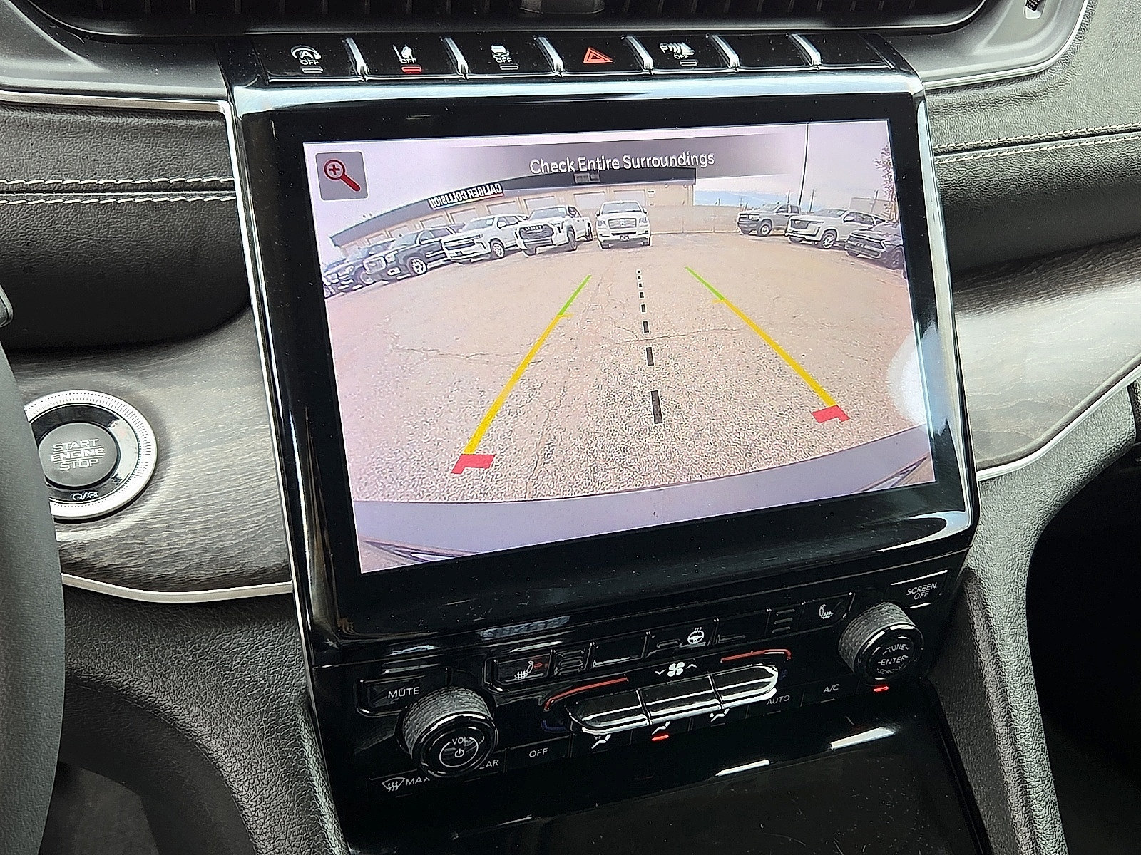Used 2023 Jeep Grand Cherokee L Limited AWD/4WD image 20
