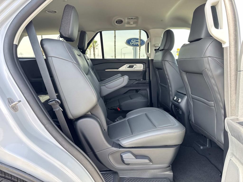 Certified 2025 Ford Explorer Active w/ Active Comfort Package image 28