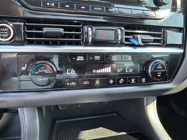 Used 2024 Nissan Pathfinder SL w/ SL Premium Package FWD image 10