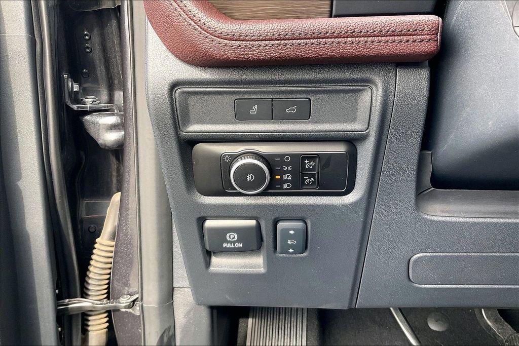 Certified 2024 Ford Expedition Limited image 36