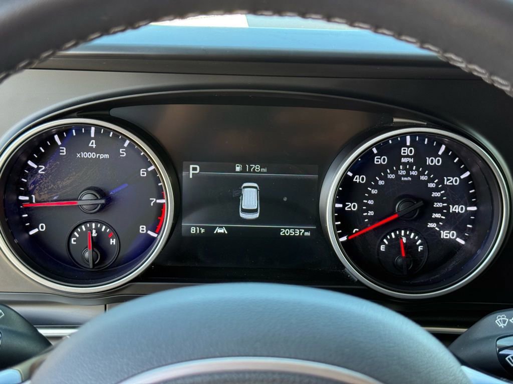 Used 2023 Kia Carnival LX image 15