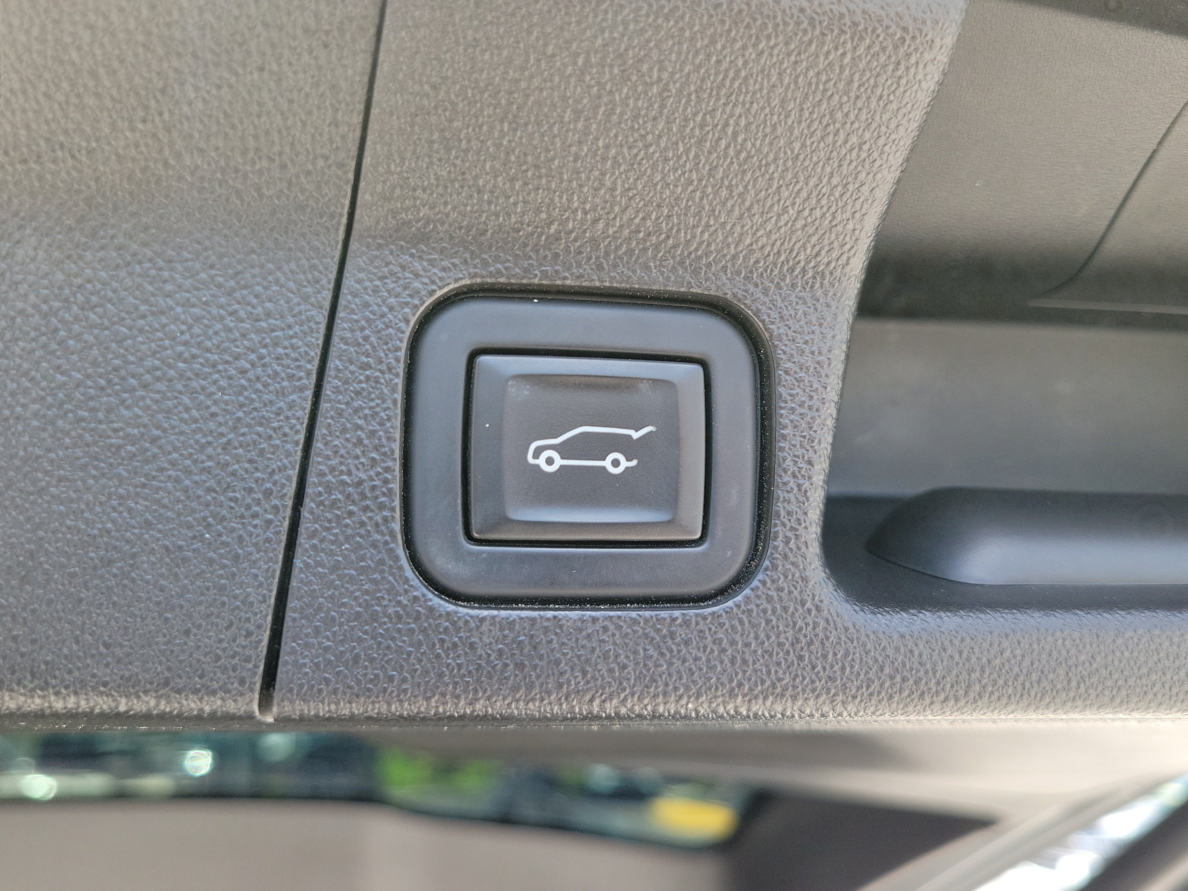 Used 2023 GMC Acadia SLT w/ Elevation Edition FWD image 10