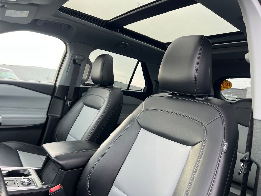 Certified 2023 Ford Explorer XLT w/ Equipment Group 202A image 33