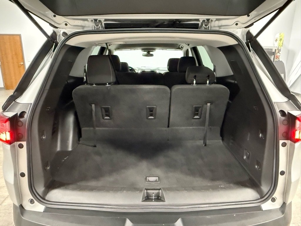Used 2021 Chevrolet Traverse LS image 17