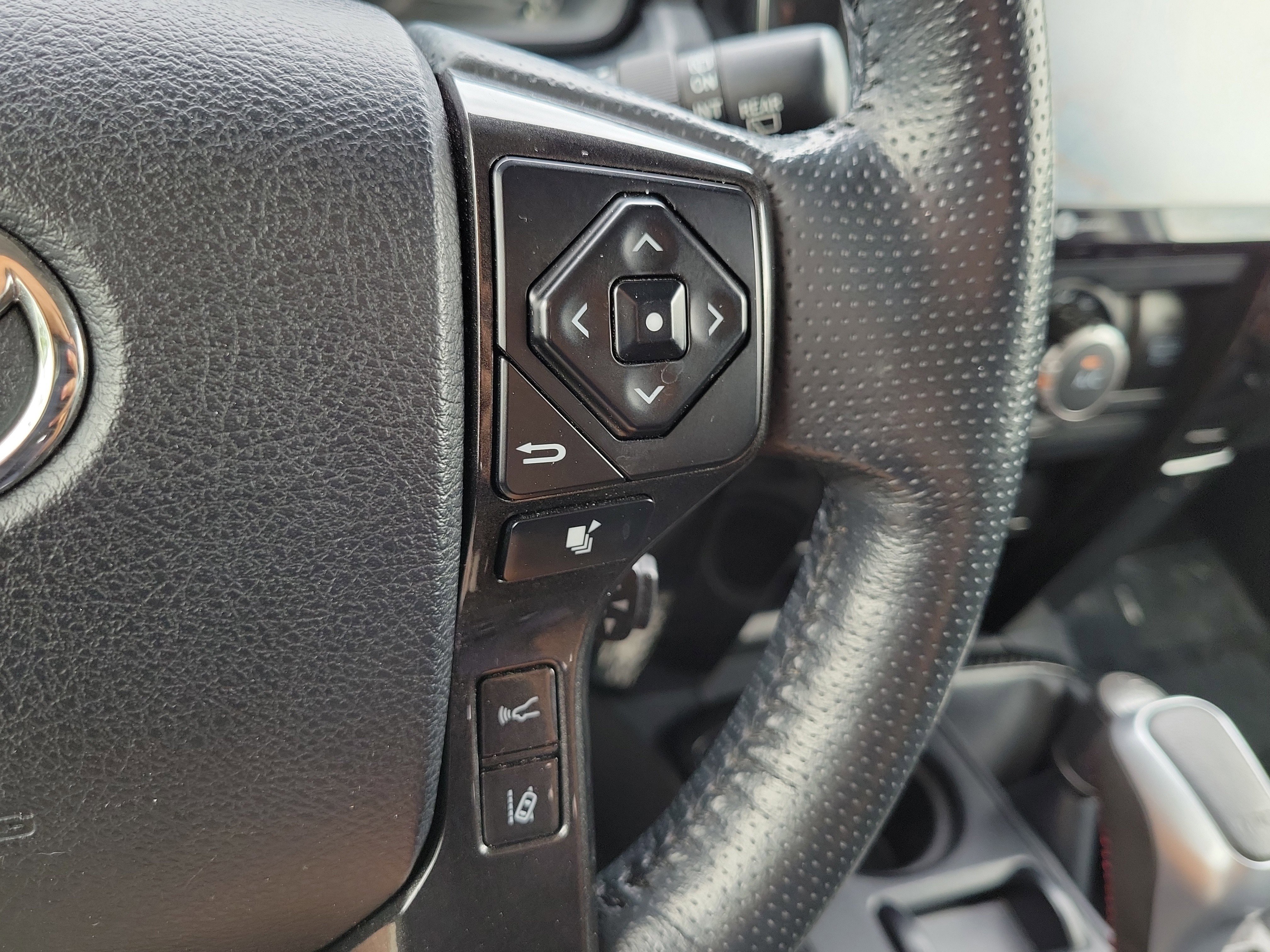 Used 2023 Toyota 4Runner TRD Off-Road Premium w/ Moonroof Package AWD/4WD image 23