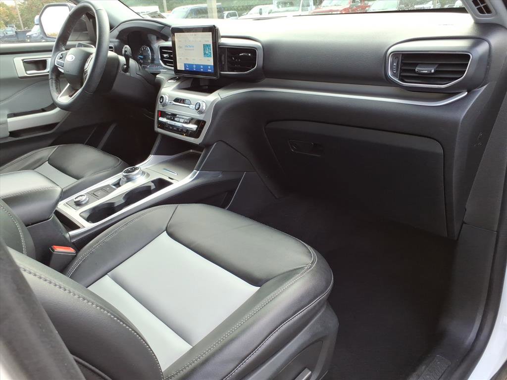 Certified 2022 Ford Explorer XLT w/ Equipment Group 202A image 10