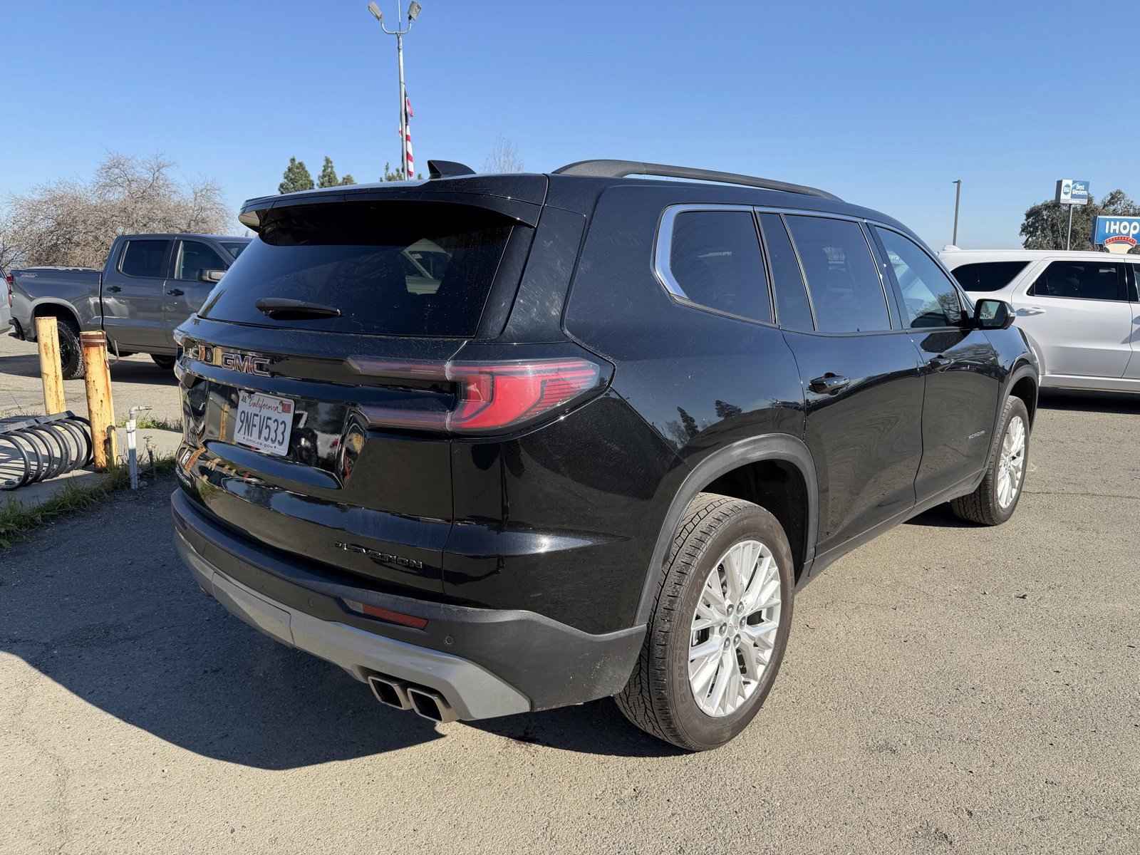 Used 2024 GMC Acadia Elevation image 5