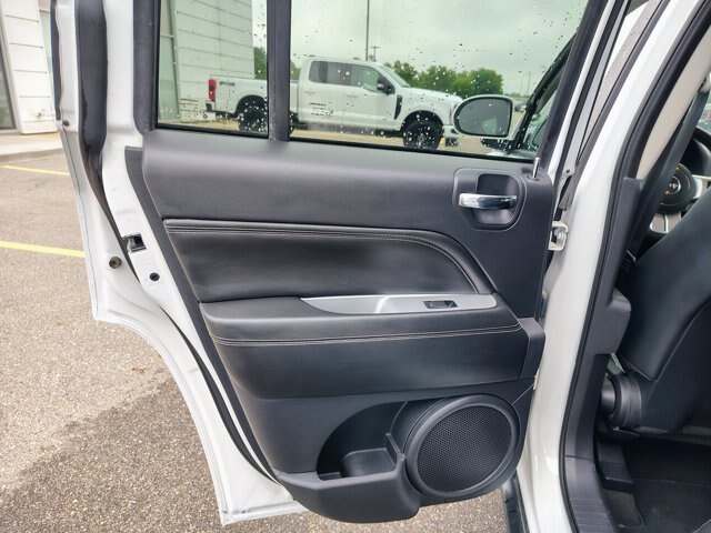 Used 2017 Jeep Compass High Altitude AWD/4WD image 11