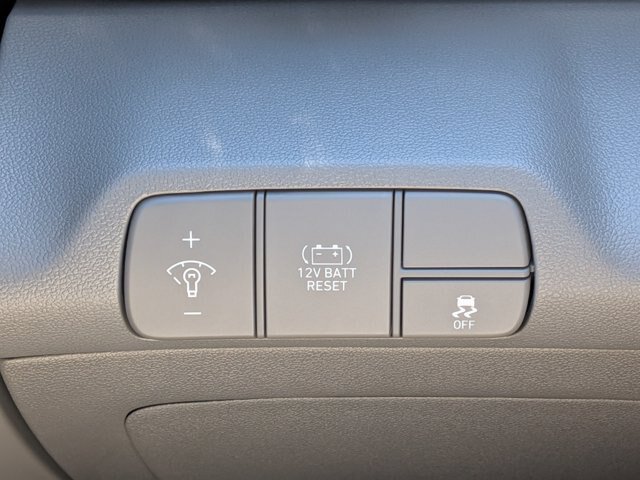 Used 2025 Hyundai Elantra Hybrid FWD image 17