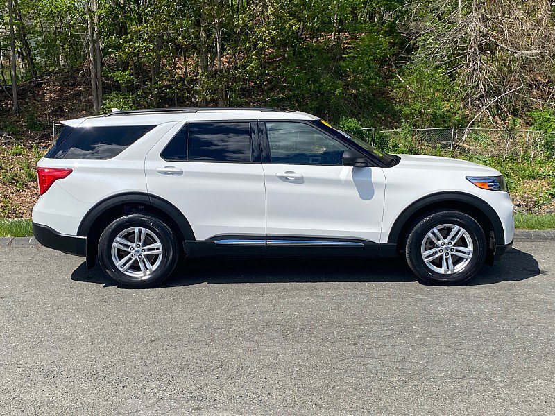 Certified 2022 Ford Explorer XLT w/ Equipment Group 202A AWD/4WD image 5