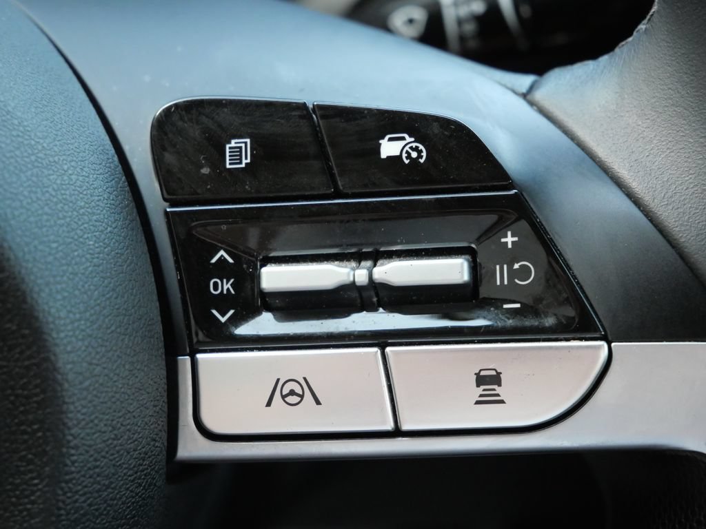 Used 2025 Hyundai Elantra SEL FWD image 21